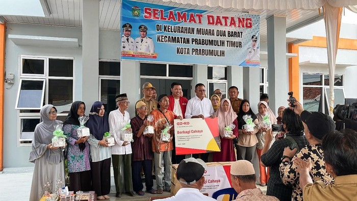 AZKO Bantu Warga Prabumulih, 1.000 Lampu LED Dibagikan untuk Hemat Energi